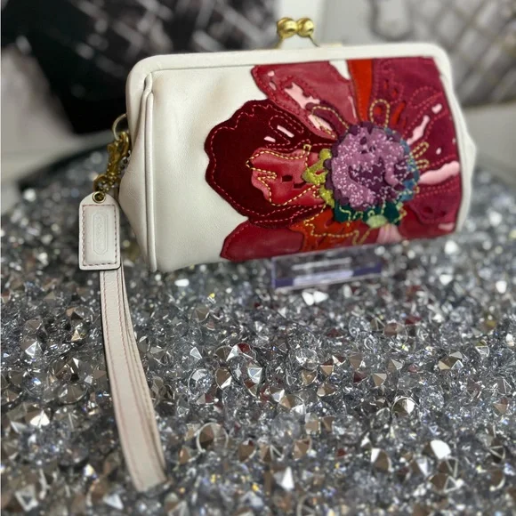 Coach 05’ poppy floral appliqué vintage RARE Poppy for Peace Kisslock EUC - Picture 1 of 16